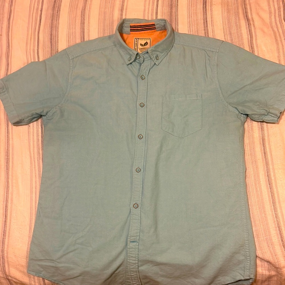 Alexander Julian Medium shirt. 100% Cotton. Color Shirt is in perfect condition.